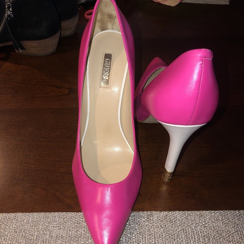 Guess Babbitta Hot Pink & White Pointed Toe High Heel Stilettos Women Sz 9 EUC